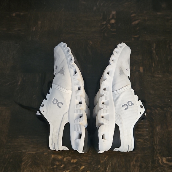 On Running White and Black Sneakers - Picture 5 of 9